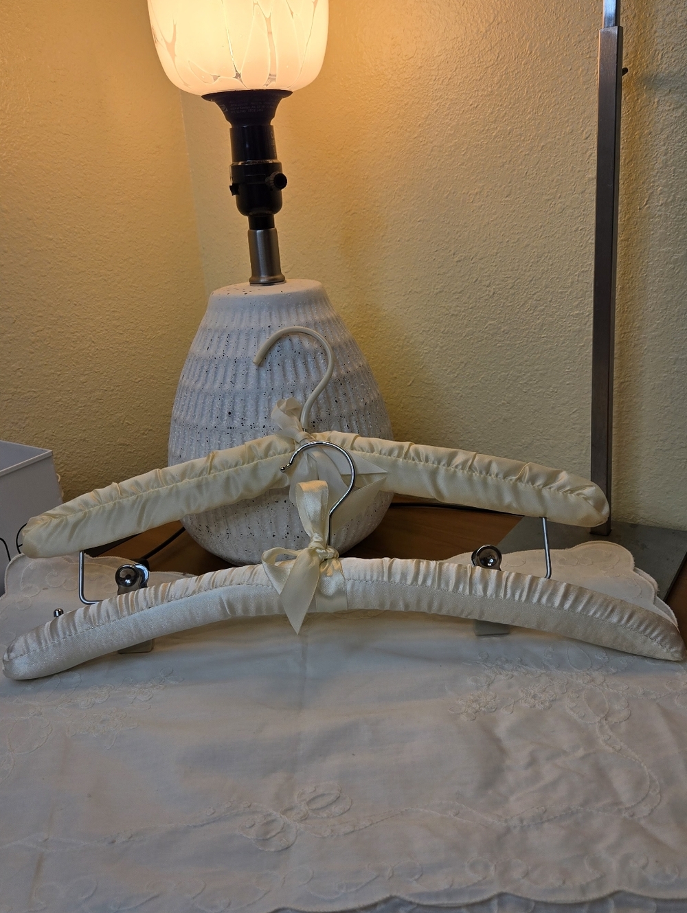 Padded Satin Hangers with Bow - Ivory Vintage Designed Combo Set